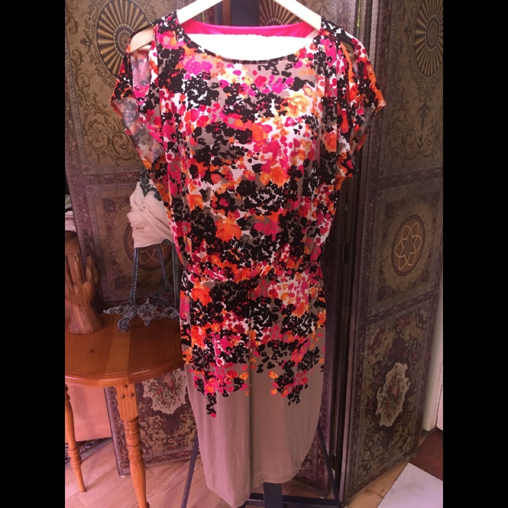 Ladies Evan Picone short sleeve bright dress